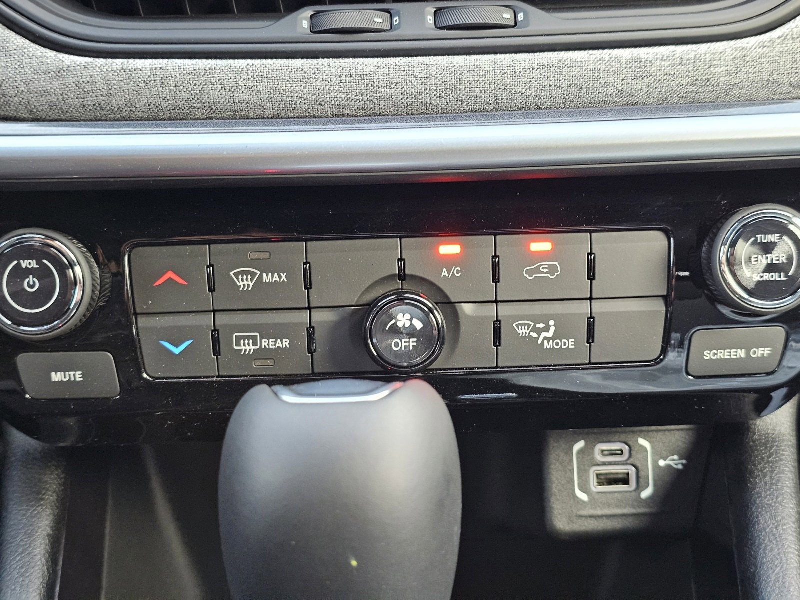 New 2026 Jeep Compass Latitude image 13