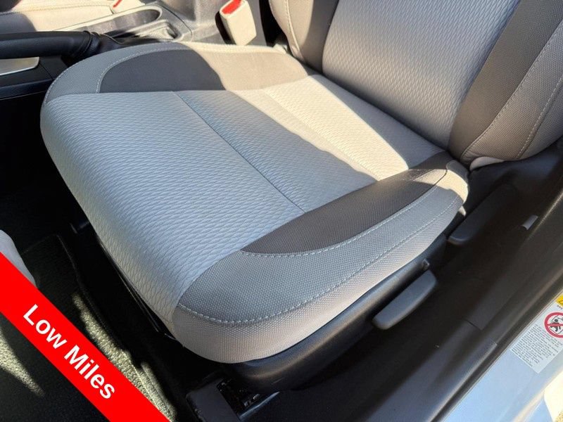 Used 2017 Toyota Corolla LE w/ Carpet Mat Package (TMS) FWD image 17