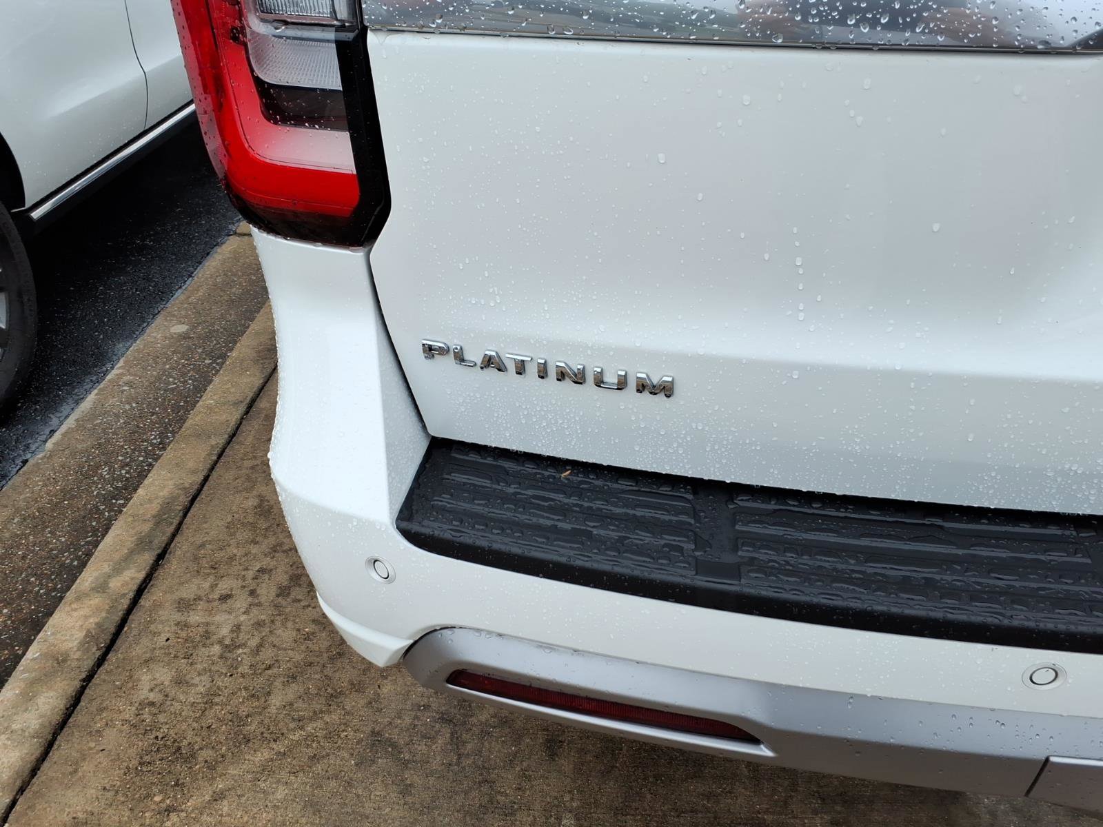 Used 2022 Ford Expedition Platinum AWD/4WD image 5