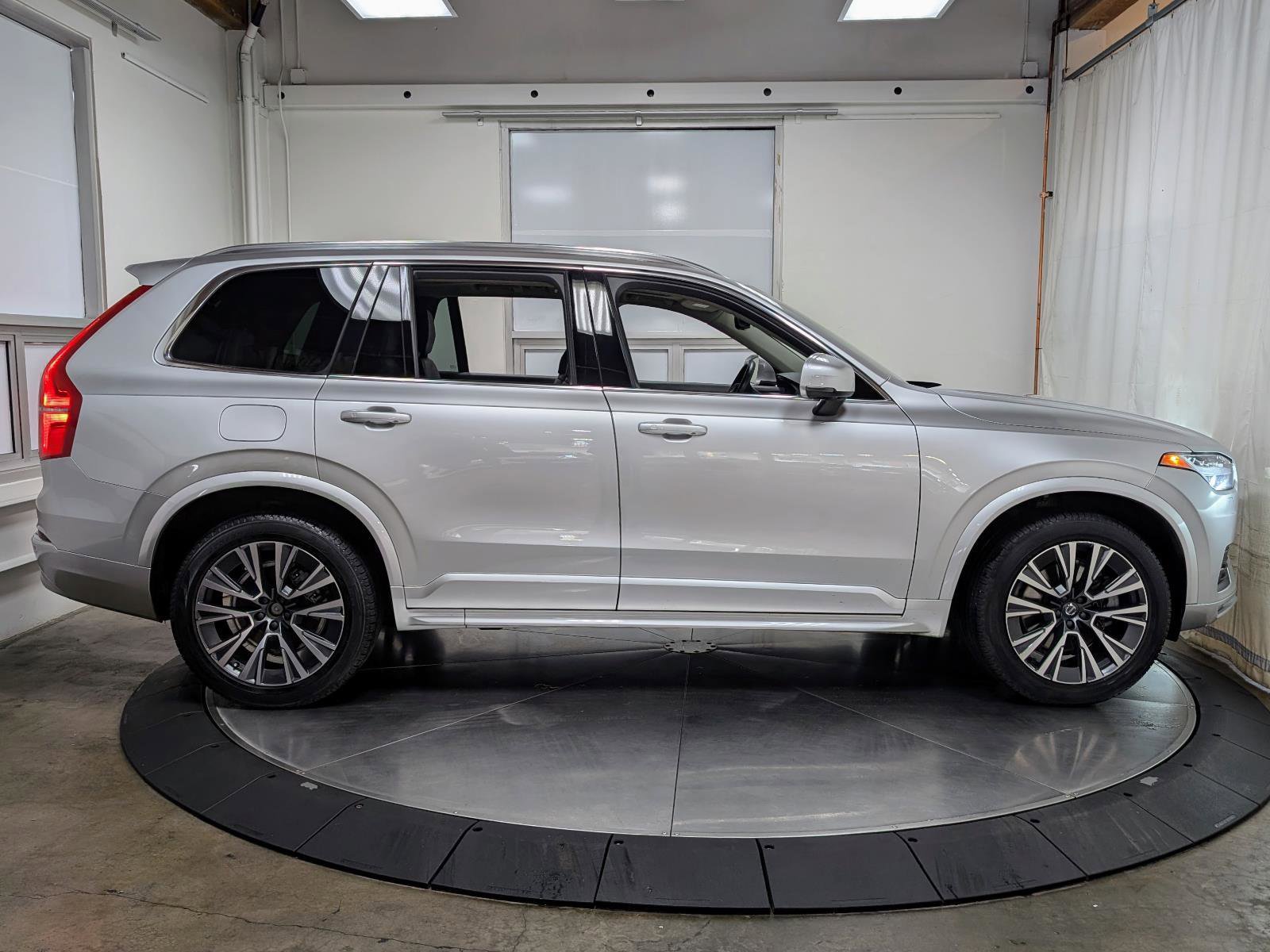 Used 2022 Volvo XC90 T6 Momentum w/ Advanced Package image 10