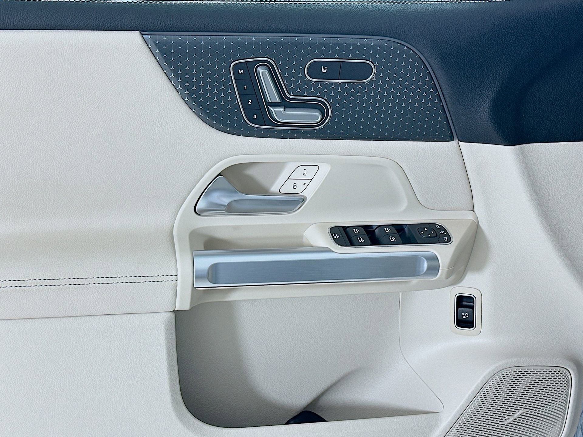 Used 2024 Mercedes-Benz GLB 250 image 19