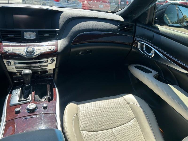 Used 2016 INFINITI Q70 3.7 w/ Sport Package RWD image 13