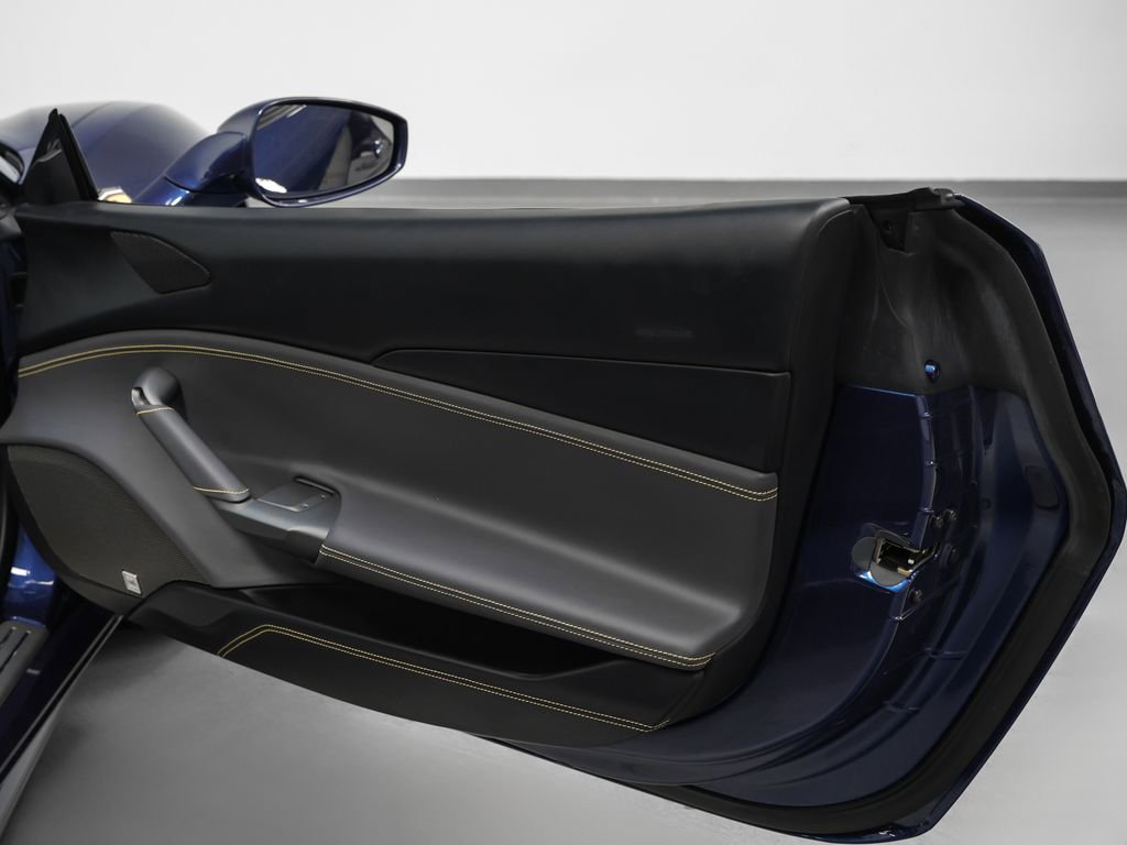 Used 2017 Ferrari 488 Spider image 31