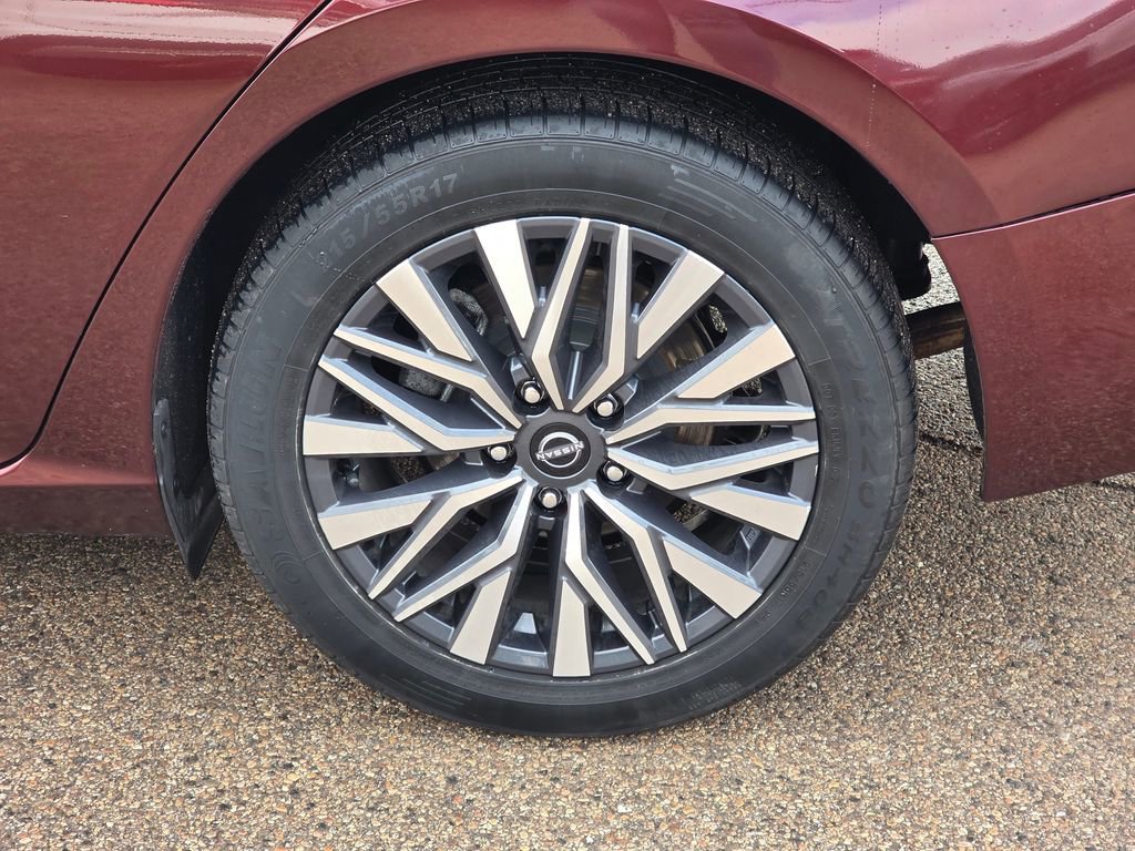 Used 2023 Nissan Altima 2.5 SV image 17