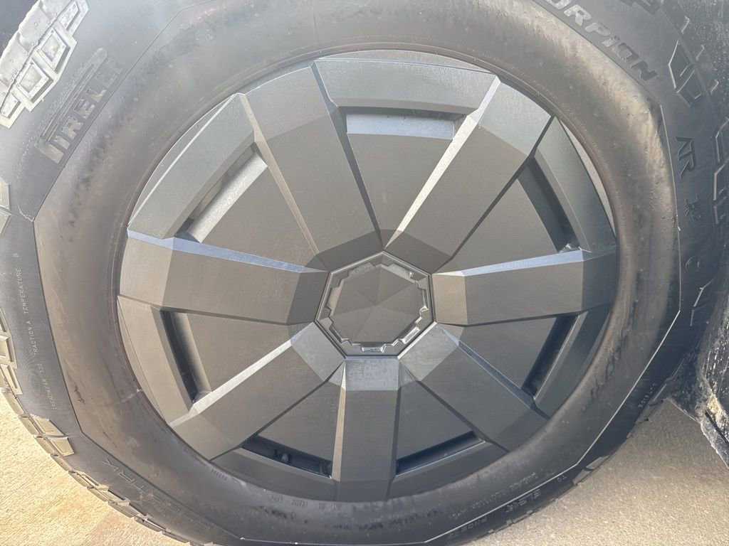 Used 2025 Tesla Cybertruck AWD Crew Cab image 24