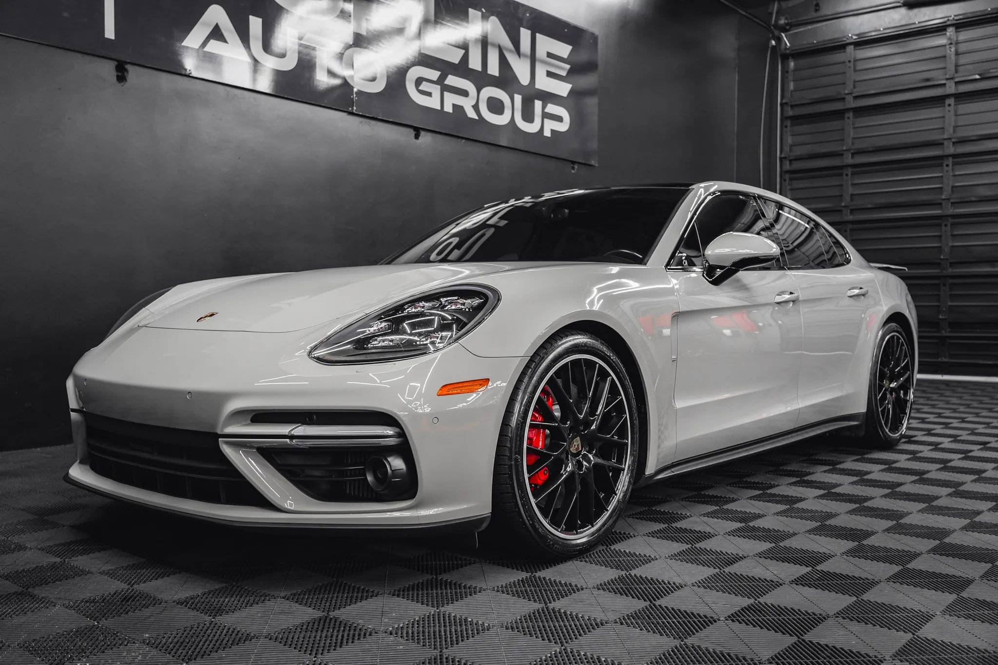 Used 2017 Porsche Panamera Turbo image 28
