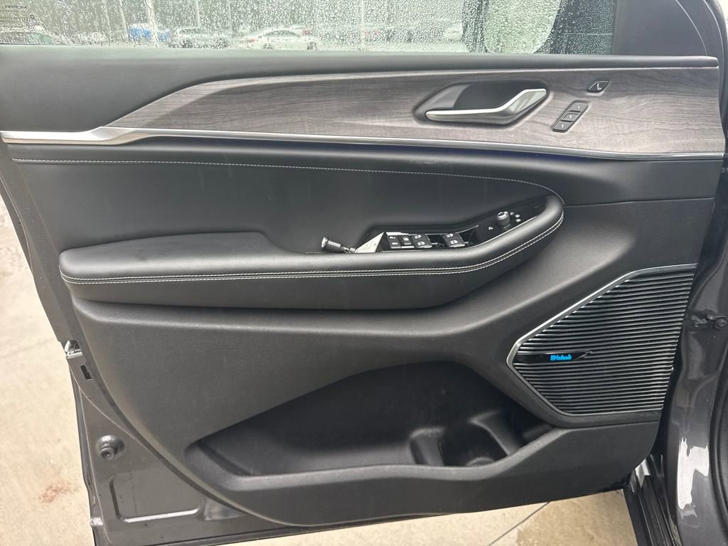 Used 2022 Jeep Grand Cherokee L Overland w/ Luxury Tech Group IV image 14