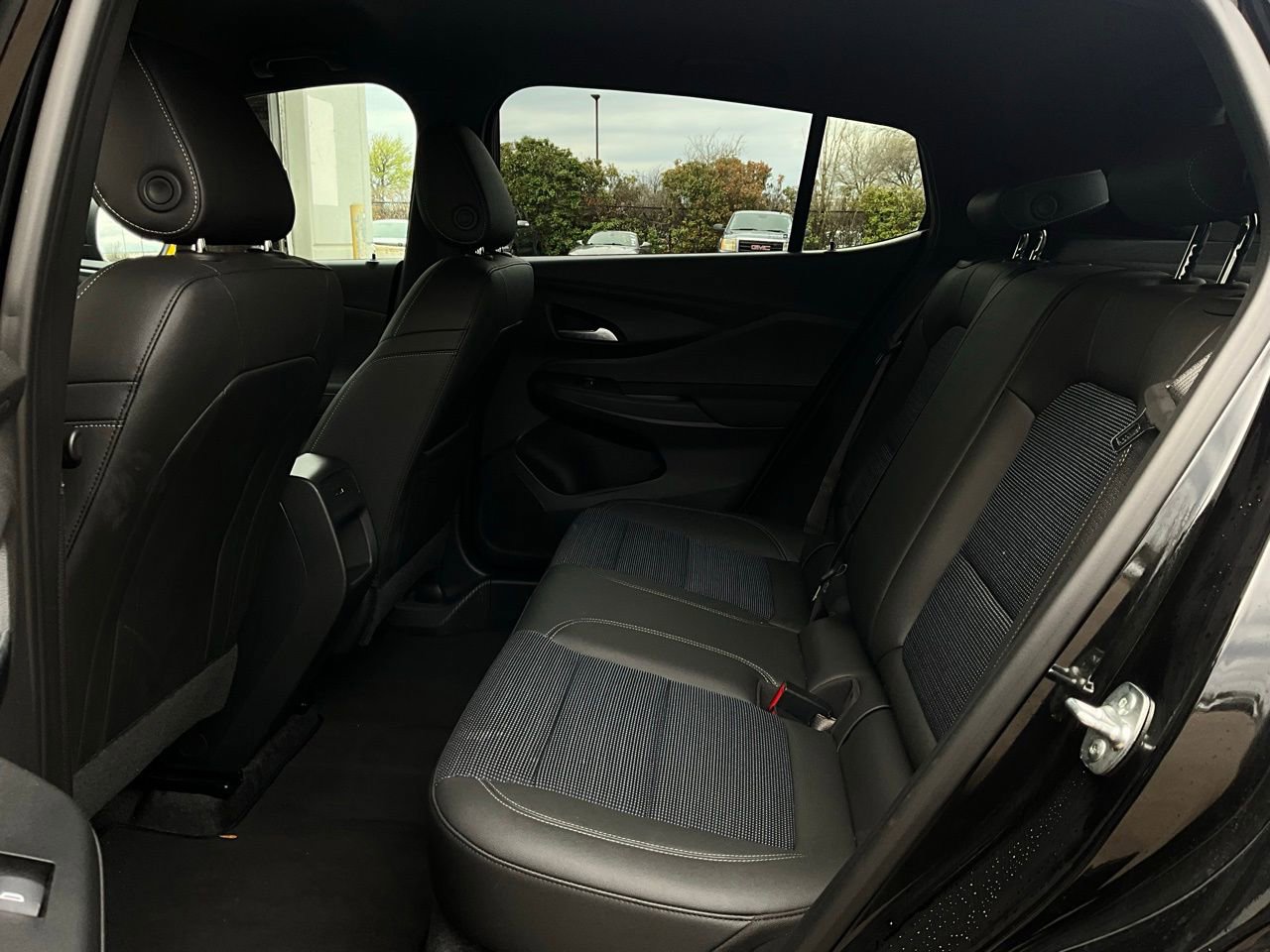 Used 2025 Buick Envista Preferred image 11