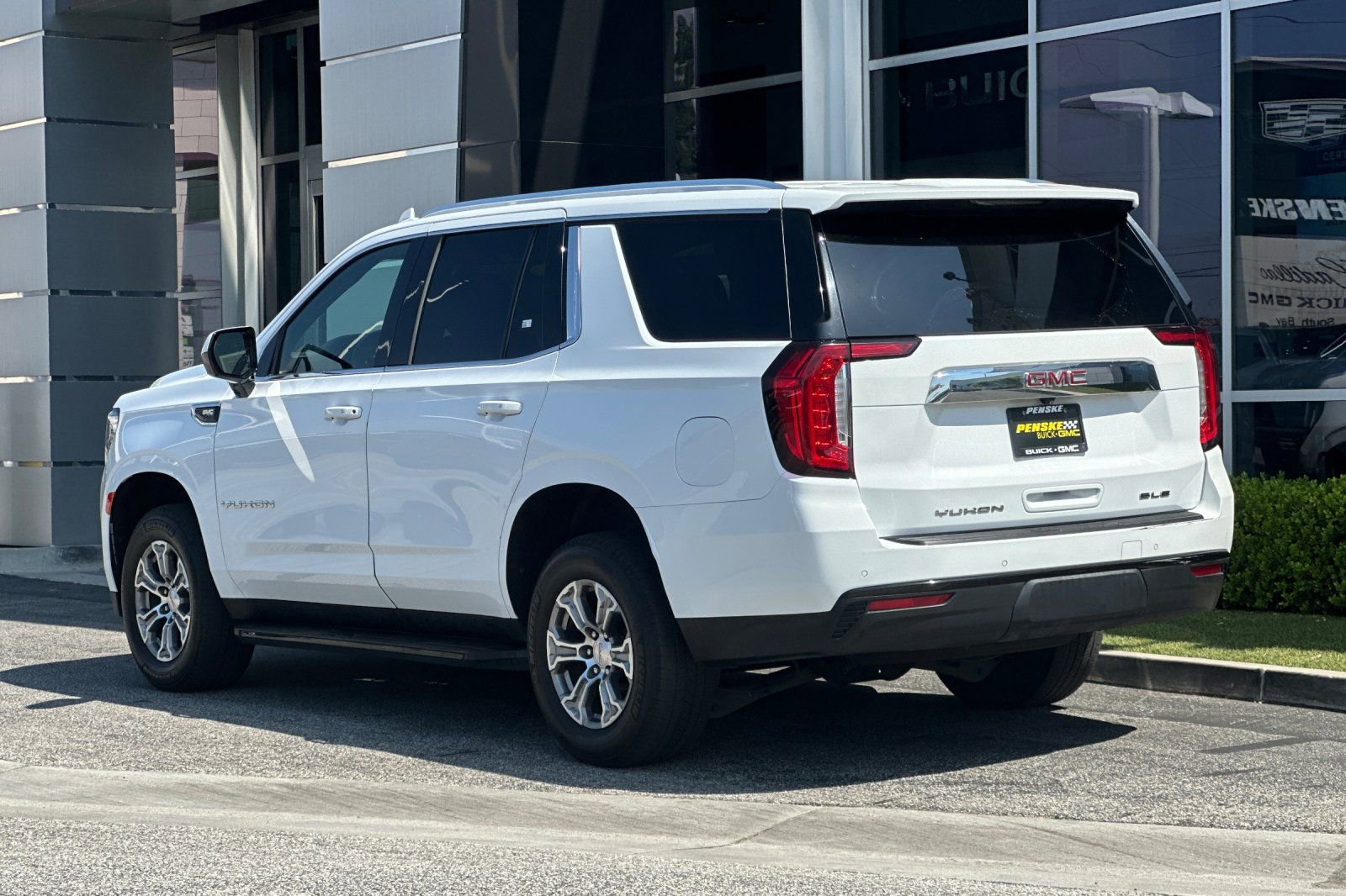 Used 2022 GMC Yukon SLE image 6