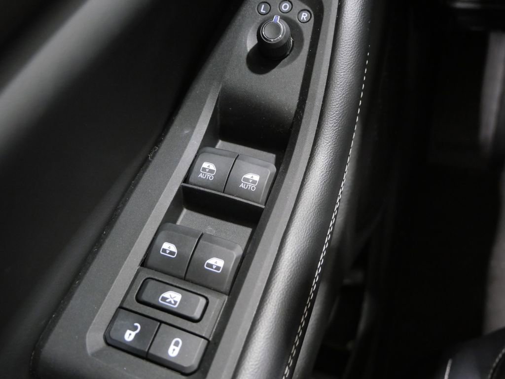 Used 2023 Jeep Grand Cherokee Altitude image 13