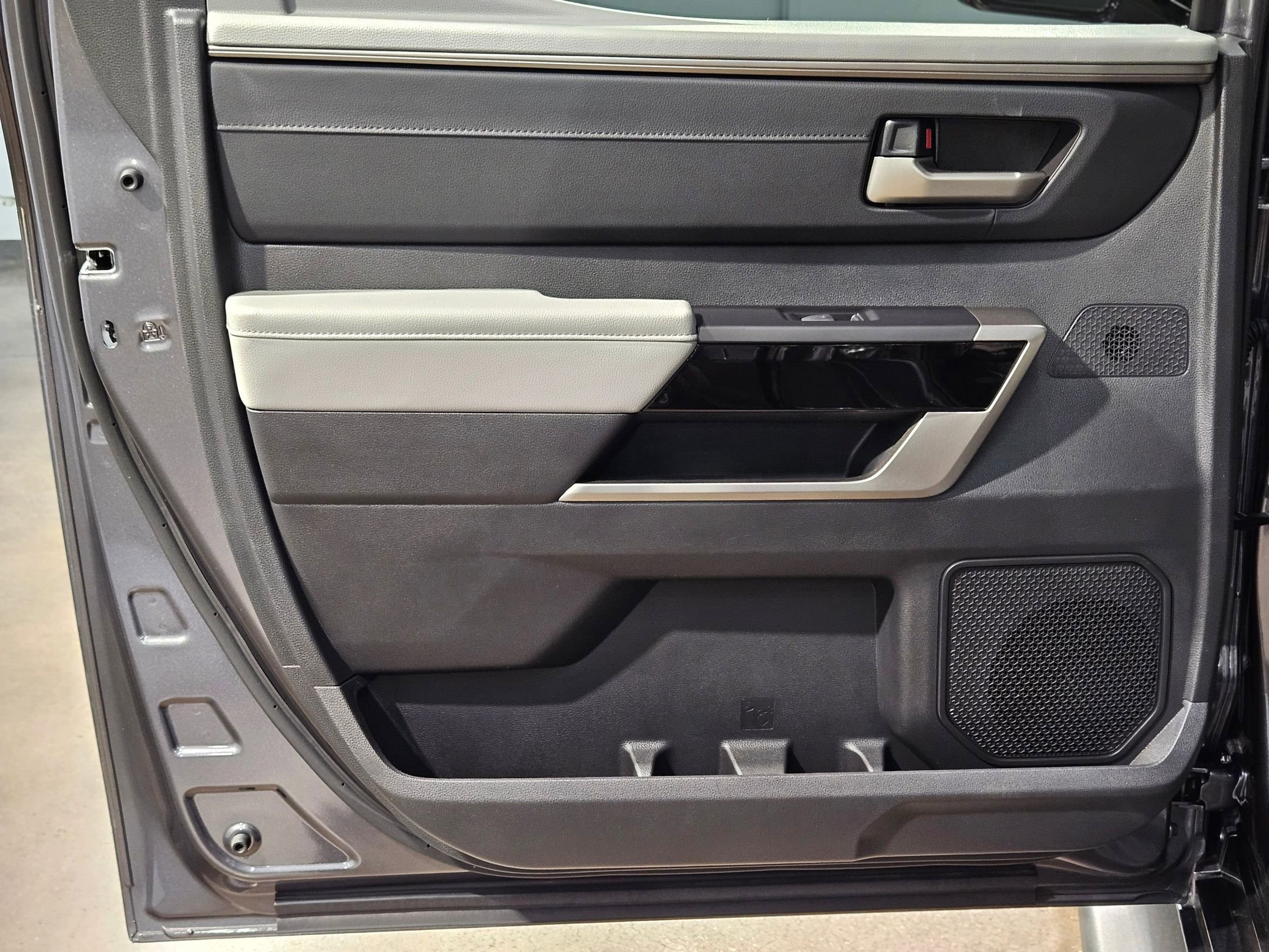 Used 2024 Toyota Tundra Limited image 35