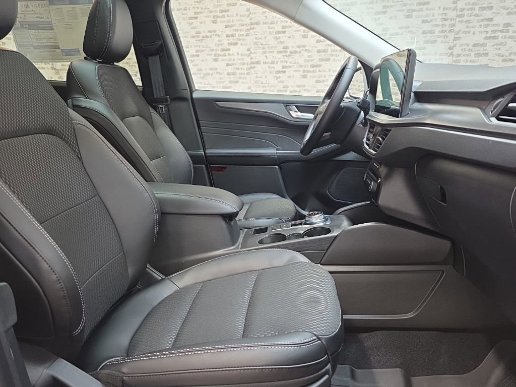 New 2026 Ford Escape SE w/ Class II Trailer Tow Package image 9