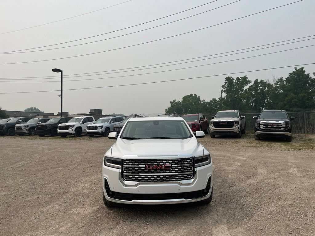 Used 2023 GMC Acadia Denali w/ Denali Ultimate Package AWD/4WD image 3