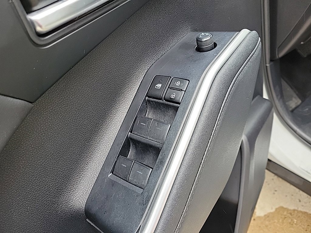 Used 2023 Toyota Highlander XLE AWD/4WD image 33