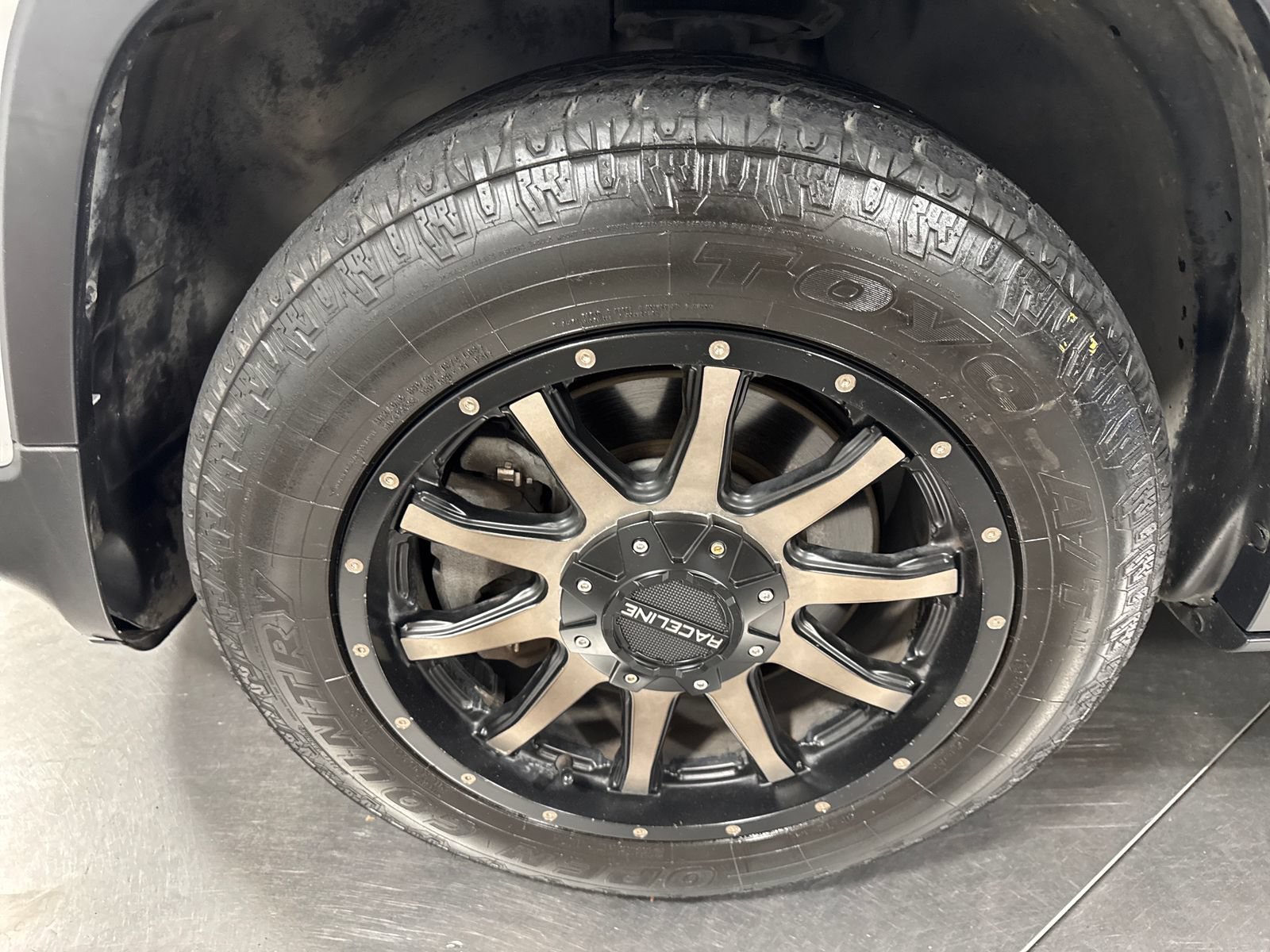 Used 2017 Jeep Cherokee Limited AWD/4WD image 2