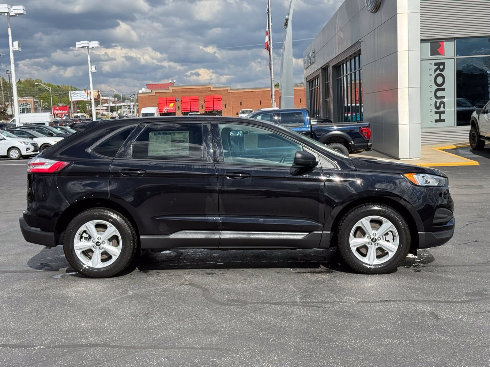 Used 2024 Ford Edge SE AWD/4WD image 2