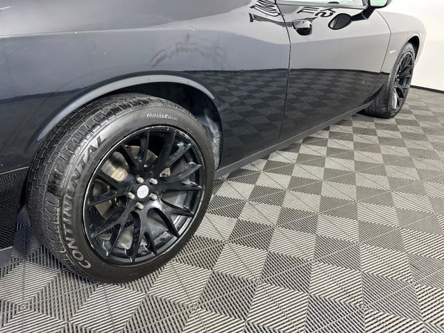 Used 2017 Dodge Challenger R/T image 5