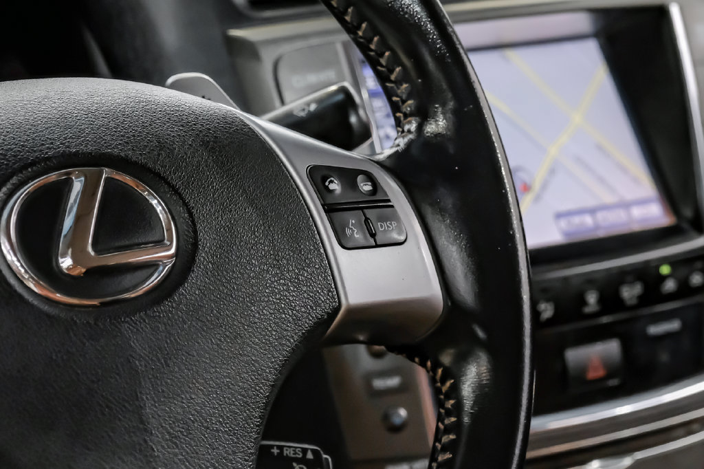 Used 2013 Lexus IS 250C w/ Luxury Pkg RWD image 28