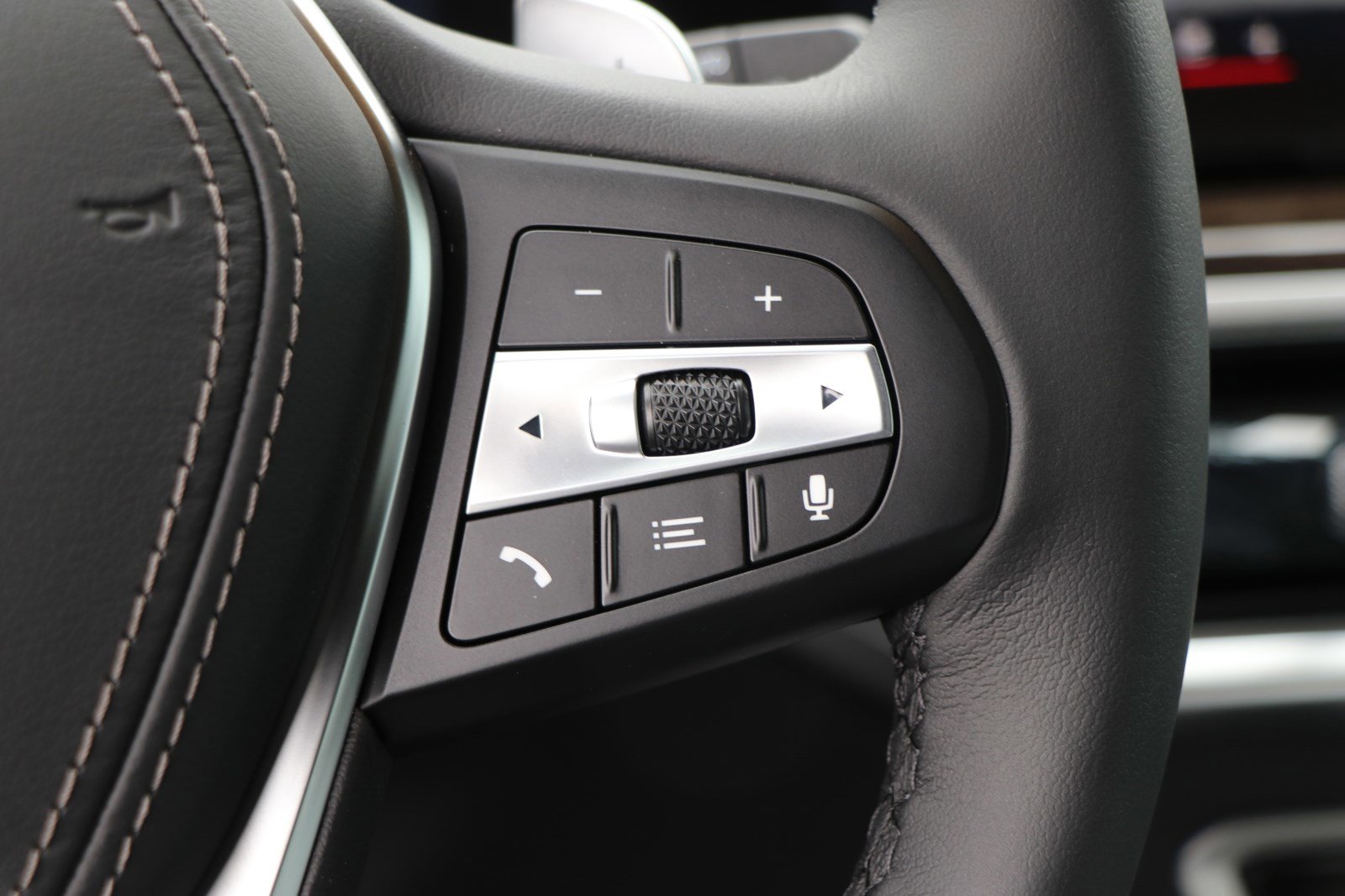 Certified 2025 BMW X5 xDrive50e w/ Parking Assistance Package image 19