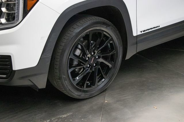 Used 2024 GMC Terrain SLE w/ Elevation Edition image 7