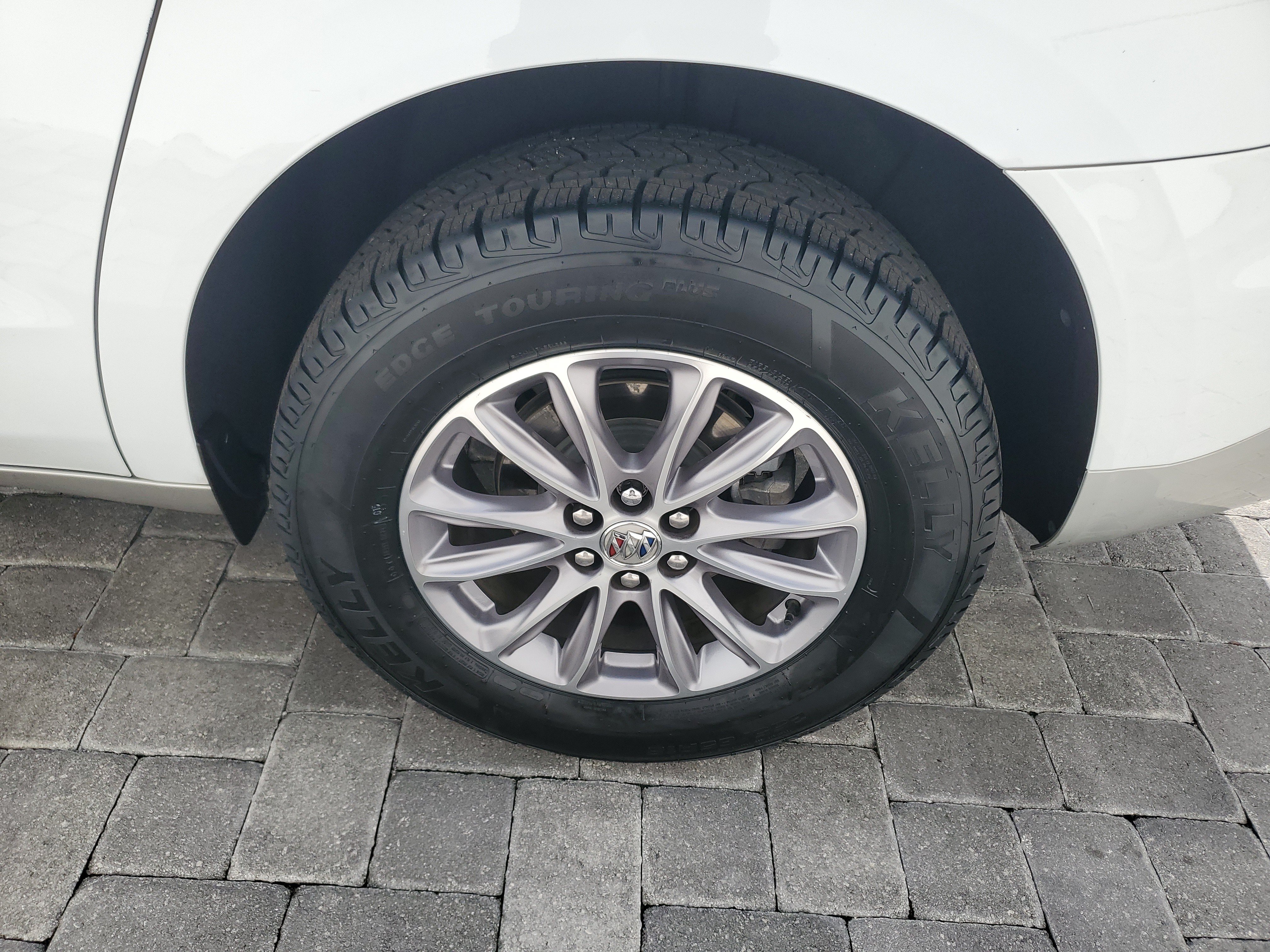 Certified 2024 Buick Enclave Essence w/ Technology Package FWD image 7