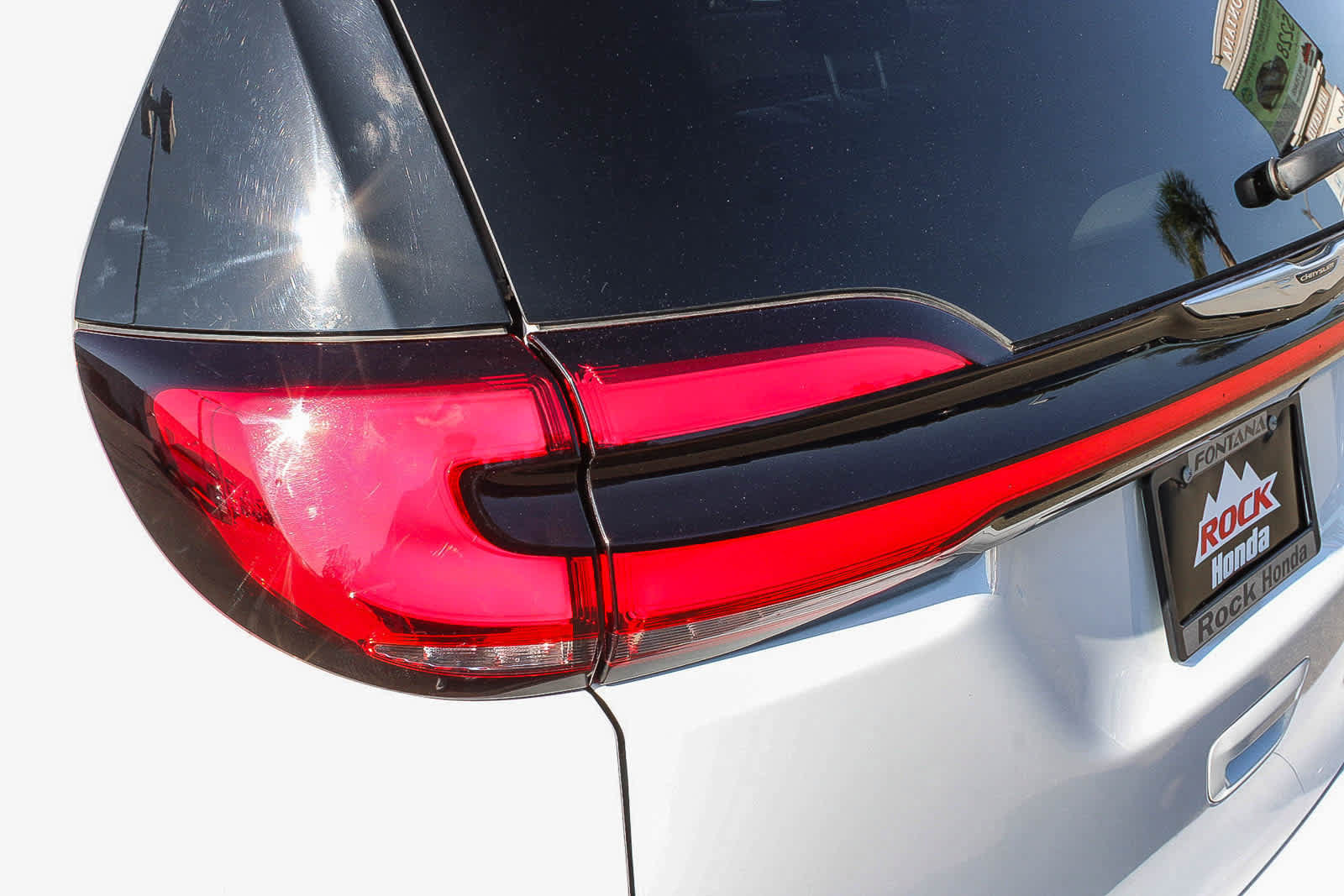 Used 2024 Chrysler Pacifica Touring-L FWD image 9