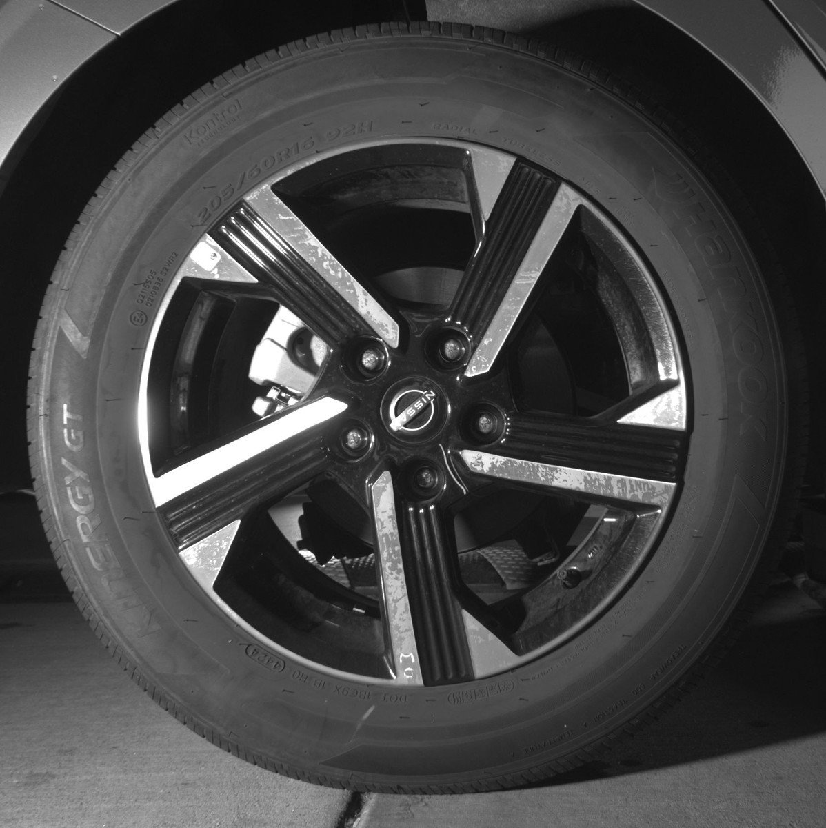 Used 2025 Nissan Sentra SV FWD image 15
