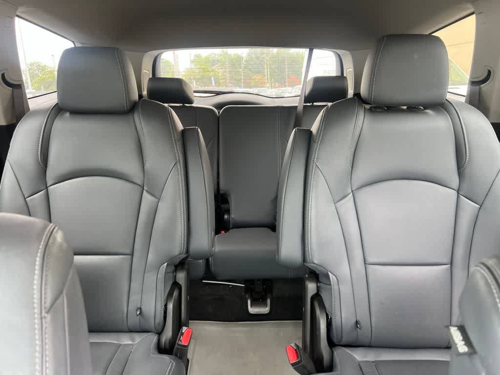 Used 2020 Buick Enclave Premium w/ Surround and Sites Package FWD image 13
