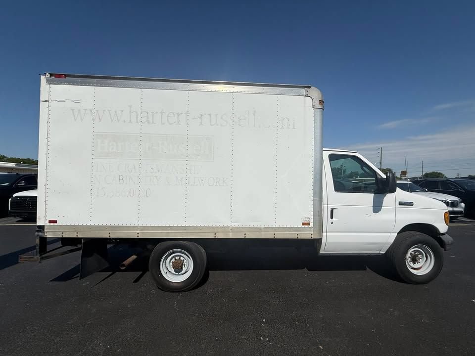 Used 2006 Ford E-350 and Econoline 350 Super Duty RWD image 2