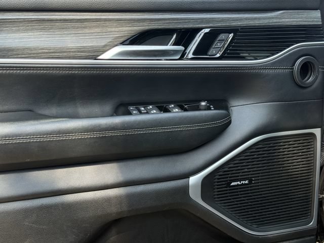 Used 2024 Jeep Wagoneer L Series II RWD image 22