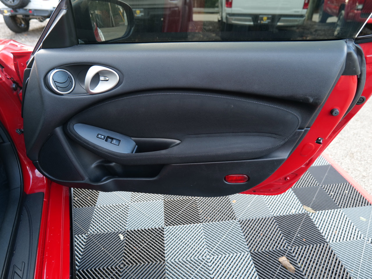 Used 2017 Nissan 370Z Coupe image 35