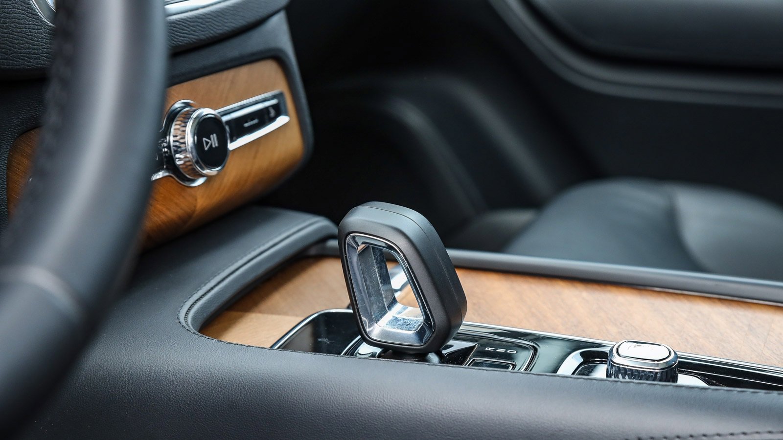 Used 2024 Volvo XC90 B6 Plus image 22