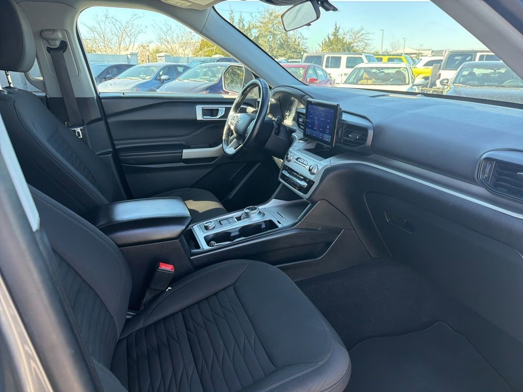 Used 2021 Ford Explorer XLT image 27
