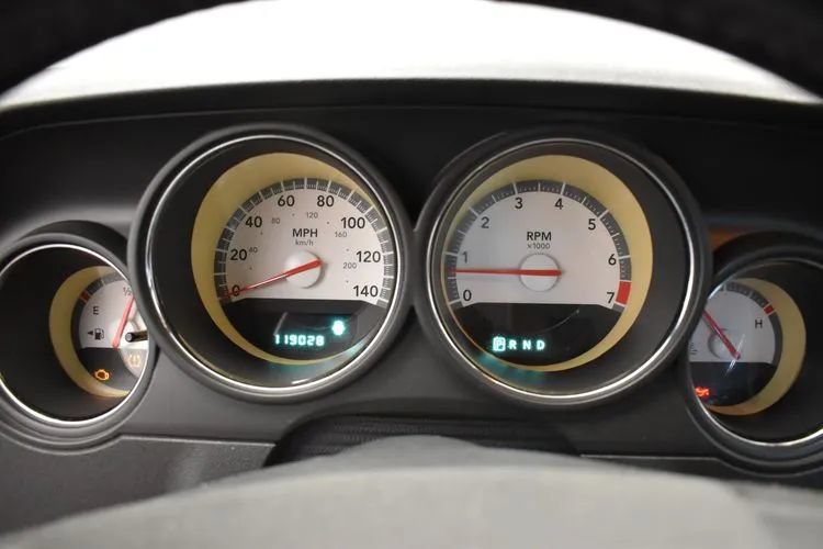 Used 2010 Dodge Challenger SE RWD image 21