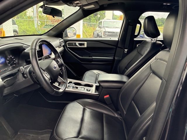 Used 2020 Ford Explorer XLT w/ Equipment Group 202A AWD/4WD image 20