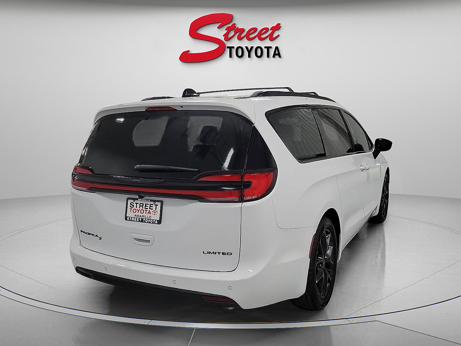 Used 2026 Chrysler Pacifica Limited w/ S Appearance Package image 4