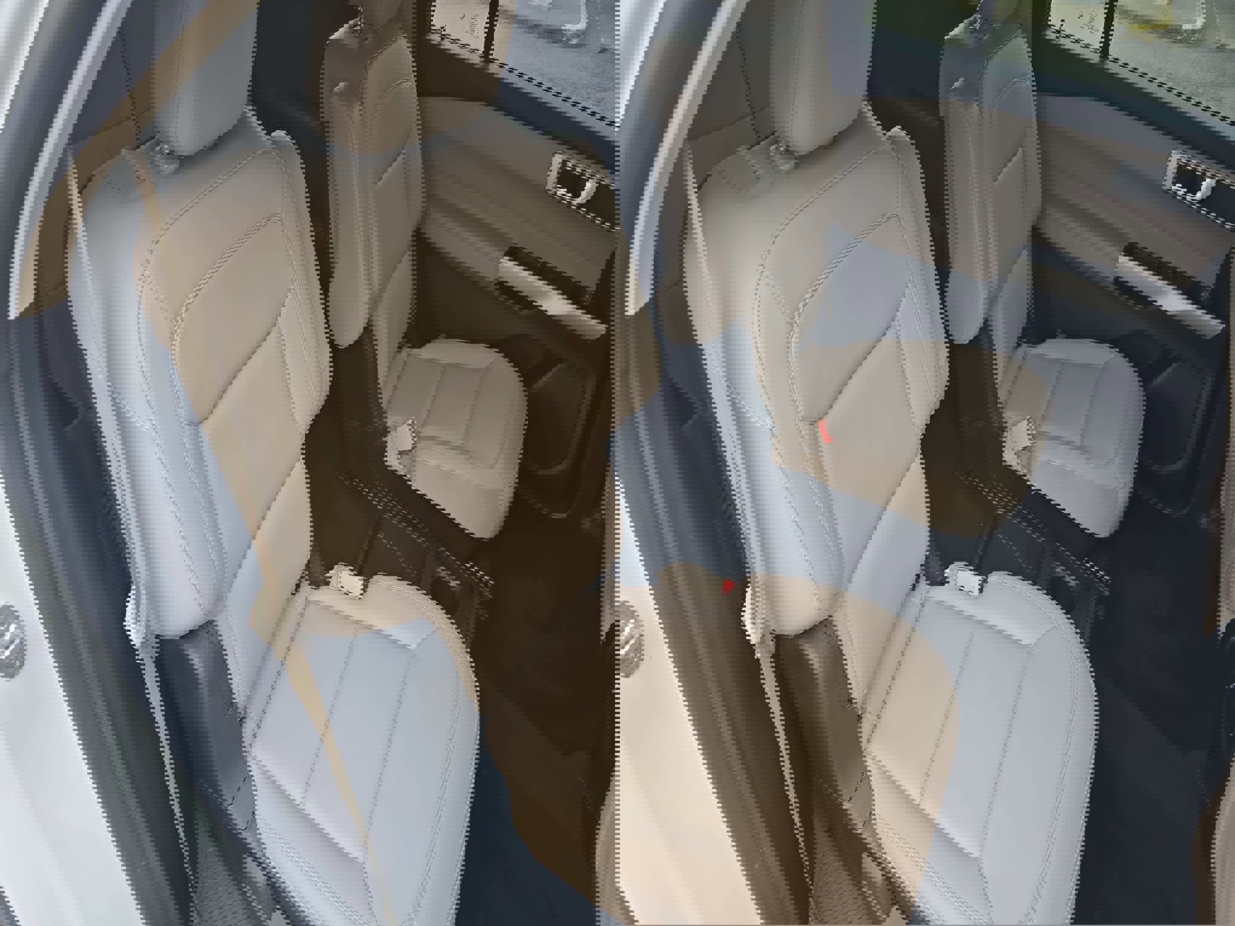 Used 2021 Ford Explorer XLT w/ Equipment Group 202A image 11