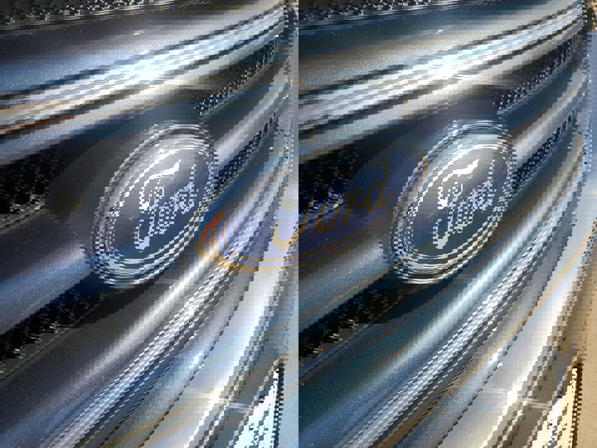 Used 2018 Ford Taurus Limited w/ Driver Assist Package image 38