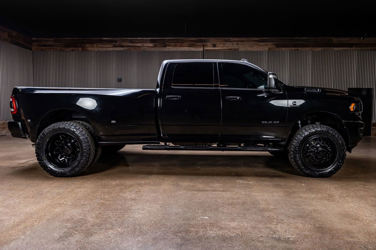 Used 2024 RAM 3500 Big Horn w/ Night Edition image 11