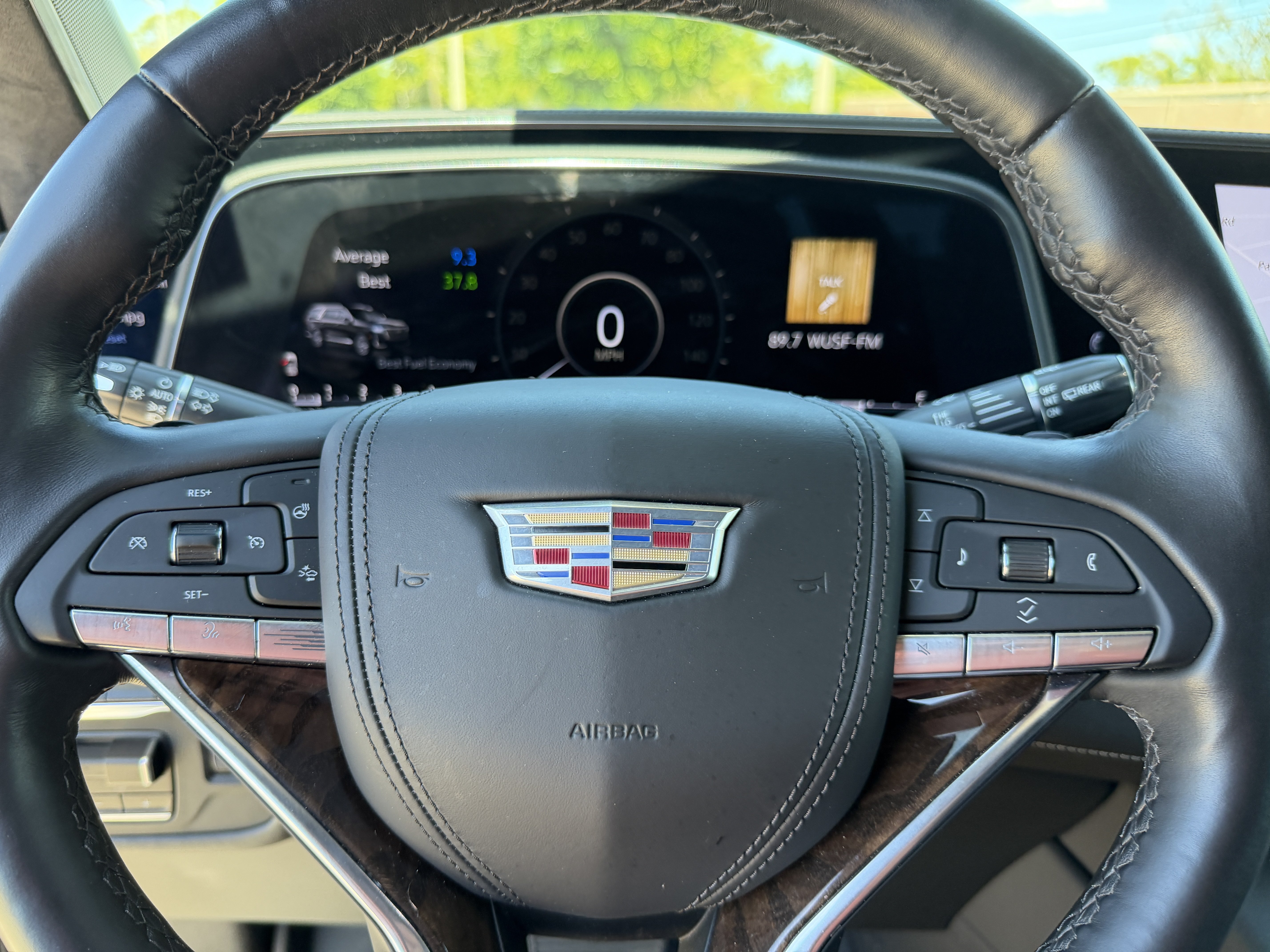 Certified 2022 Cadillac Escalade Premium Luxury Platinum w/ LPO, Radiant Package AWD/4WD image 32