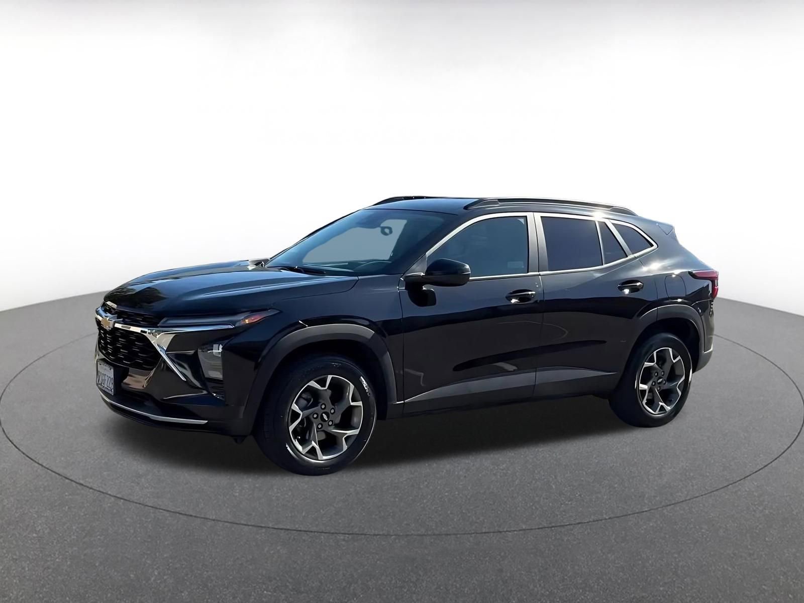 Used 2025 Chevrolet Trax LT image 8