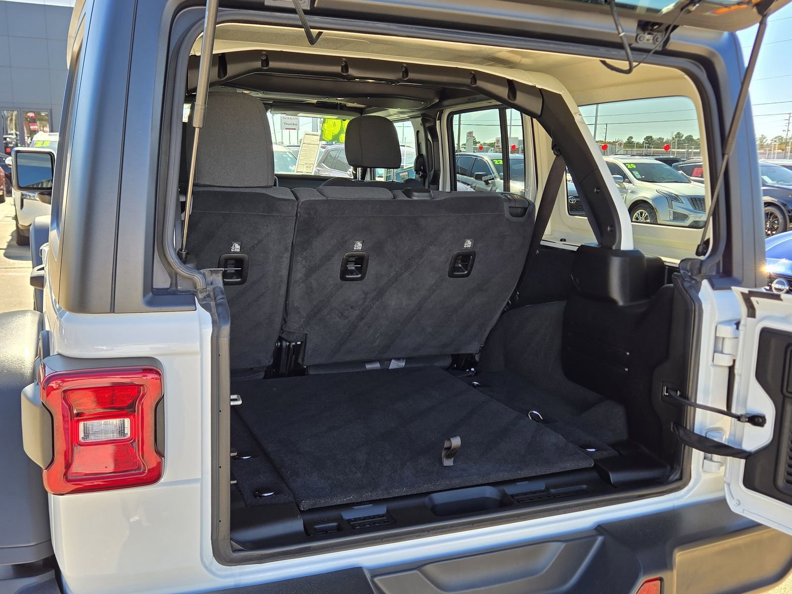 Used 2024 Jeep Wrangler Unlimited Rubicon image 19