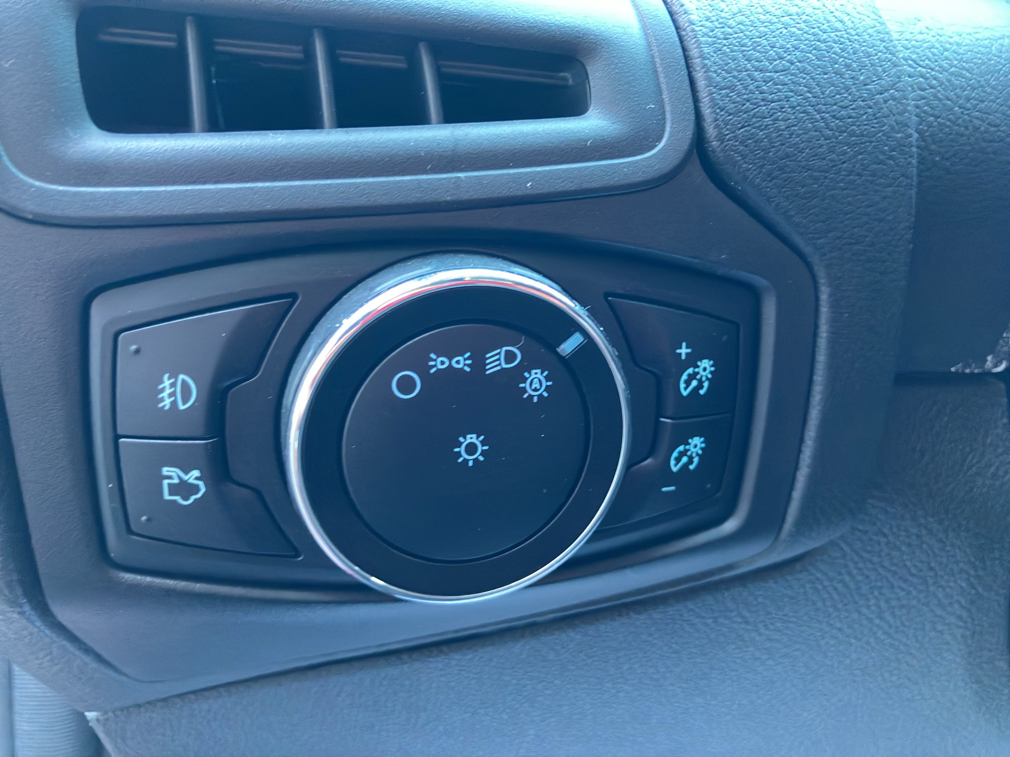 Used 2014 Ford Focus SE w/ Equipment Group 201A FWD image 10