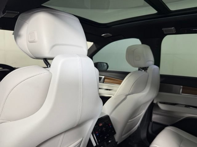Used 2026 Cadillac Vistiq Luxury w/ LPO, Floor Liner Package AWD/4WD image 29