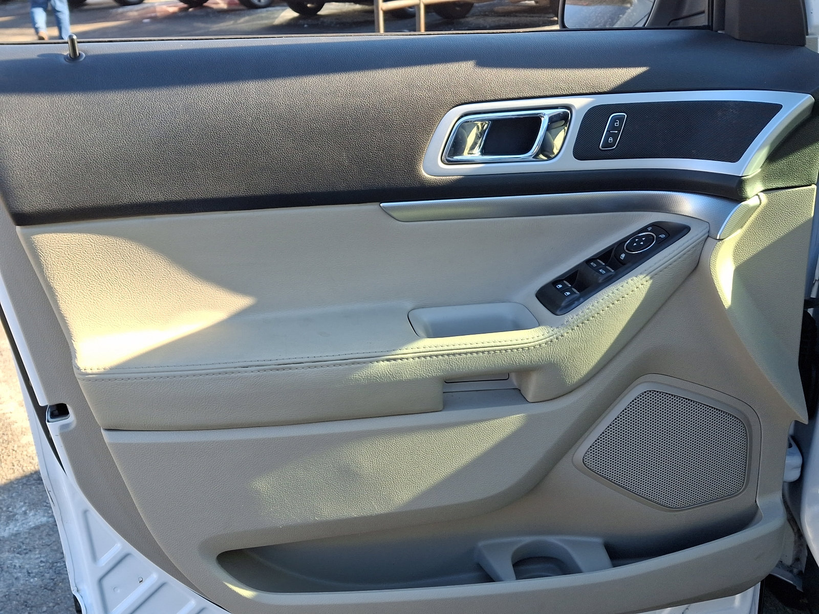 Used 2015 Ford Explorer XLT image 14