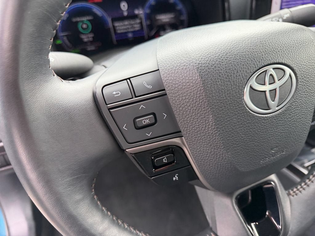 Used 2025 Toyota Camry XLE FWD image 15