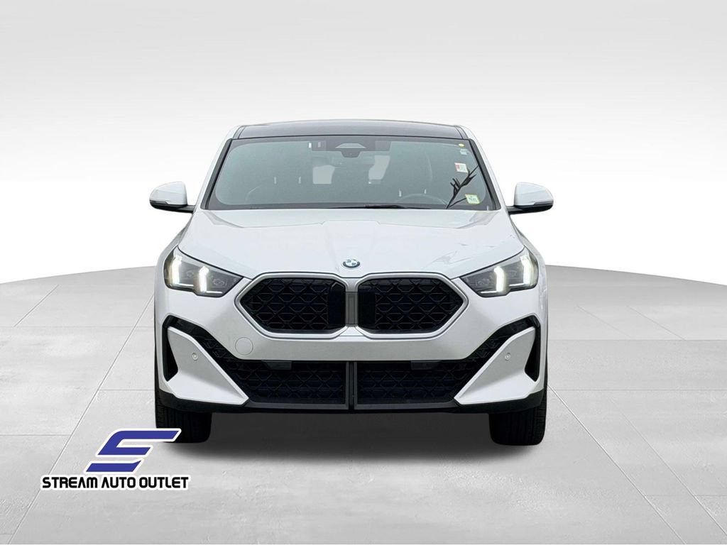 Used 2026 BMW X2 xDrive28i AWD/4WD image 2