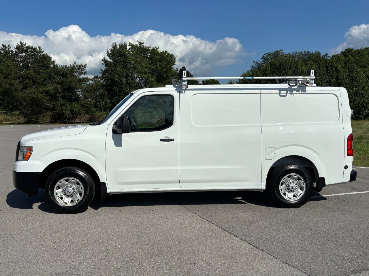 Used 2017 Nissan NV 2500 SV w/ Technology Package RWD image 4