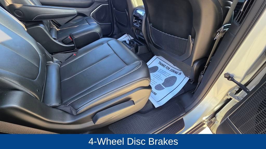 Used 2024 Jeep Grand Cherokee L Limited w/ Black Appearance Package image 15