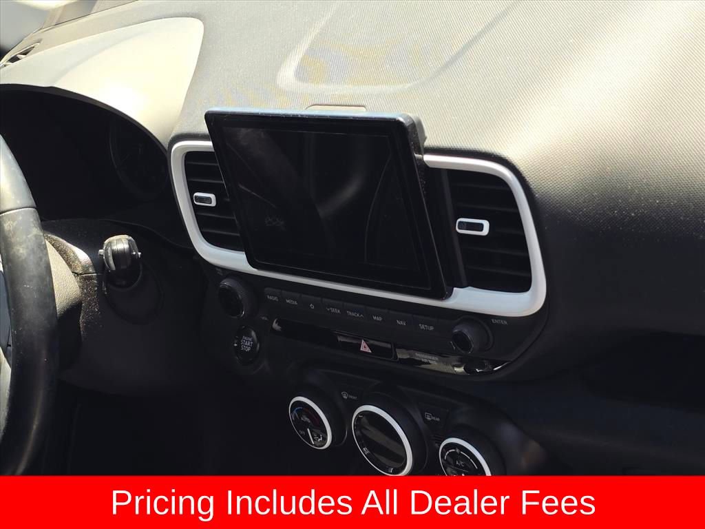 Used 2022 Hyundai Venue Limited FWD image 9